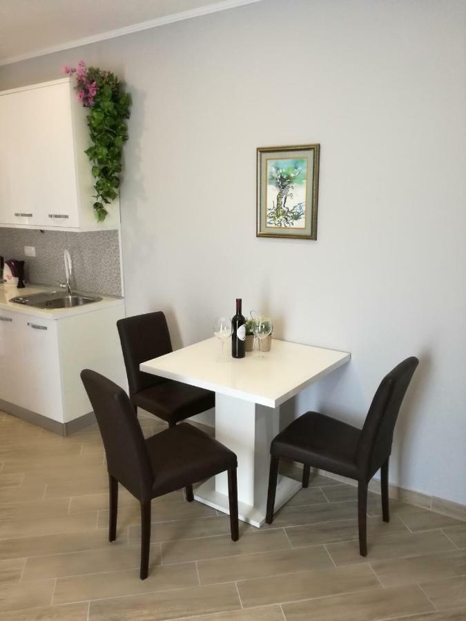 Apartments Smokva Makarska Buitenkant foto